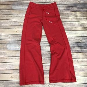 Lululemon Voyager Sweatpant in Red Coral